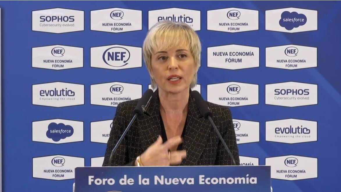 Foto participación de Carme Artigas en desayuno informativo en la organización Nueva Economía Forum