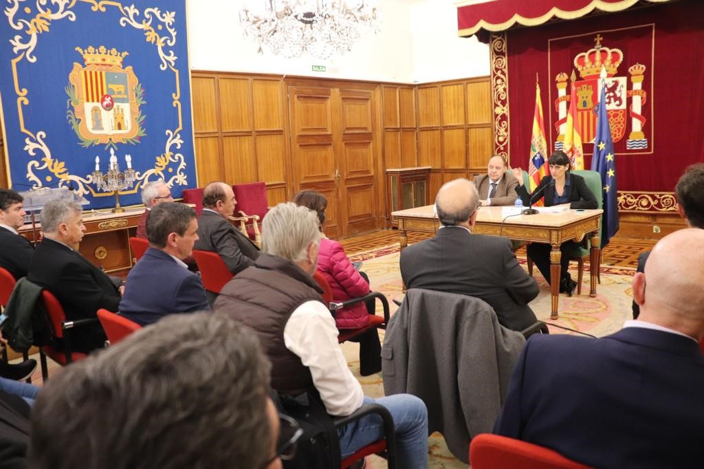 Foto: ​La Secretaria de Estado de Telecomunicaciones e Infraestructuras Digitales, María González Veracruz, en una jornada de trabajo en Teruel